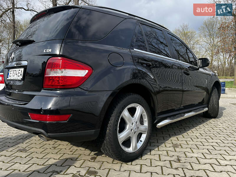 Внедорожник / Кроссовер Mercedes-Benz M-Class 2009 в Новоселице