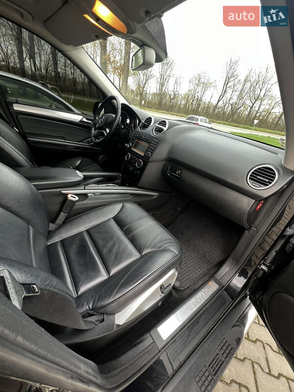 Внедорожник / Кроссовер Mercedes-Benz M-Class 2009 в Новоселице