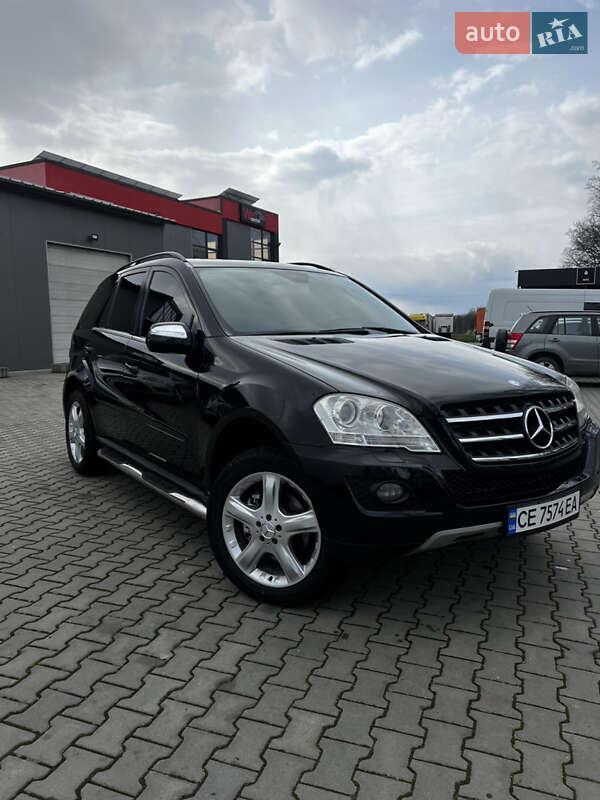 Внедорожник / Кроссовер Mercedes-Benz M-Class 2009 в Новоселице