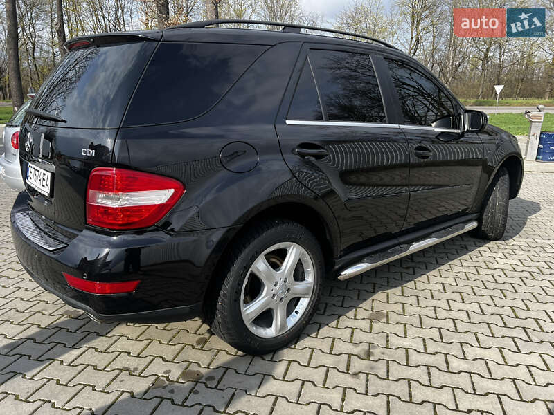 Внедорожник / Кроссовер Mercedes-Benz M-Class 2009 в Новоселице