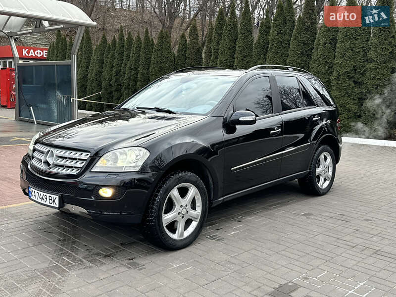 Внедорожник / Кроссовер Mercedes-Benz M-Class 2006 в 