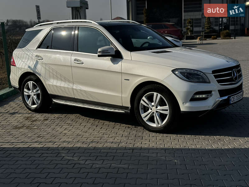 Позашляховик / Кросовер Mercedes-Benz M-Class 2012 в Чернівцях