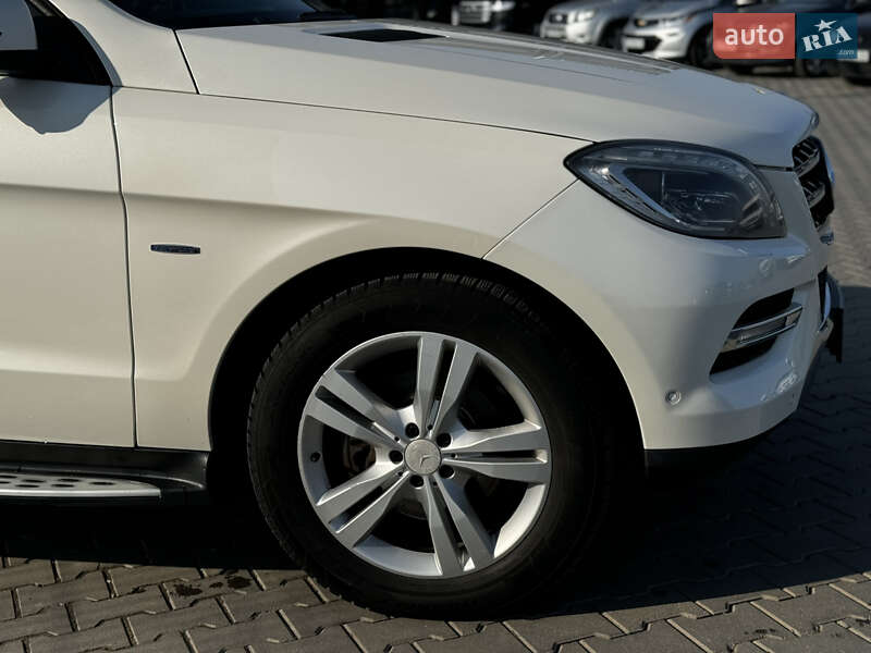 Позашляховик / Кросовер Mercedes-Benz M-Class 2012 в Чернівцях