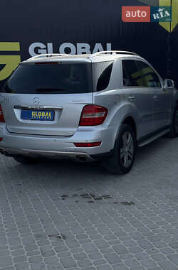 Внедорожник / Кроссовер Mercedes-Benz M-Class 2010 в 
