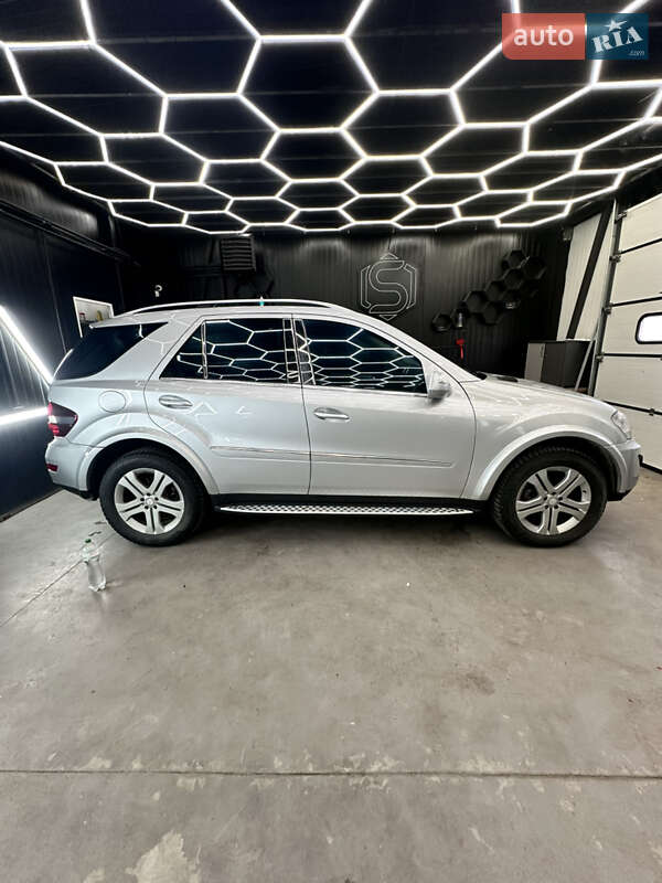 Внедорожник / Кроссовер Mercedes-Benz M-Class 2009 в Львове