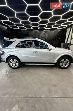 Внедорожник / Кроссовер Mercedes-Benz M-Class 2009 в 