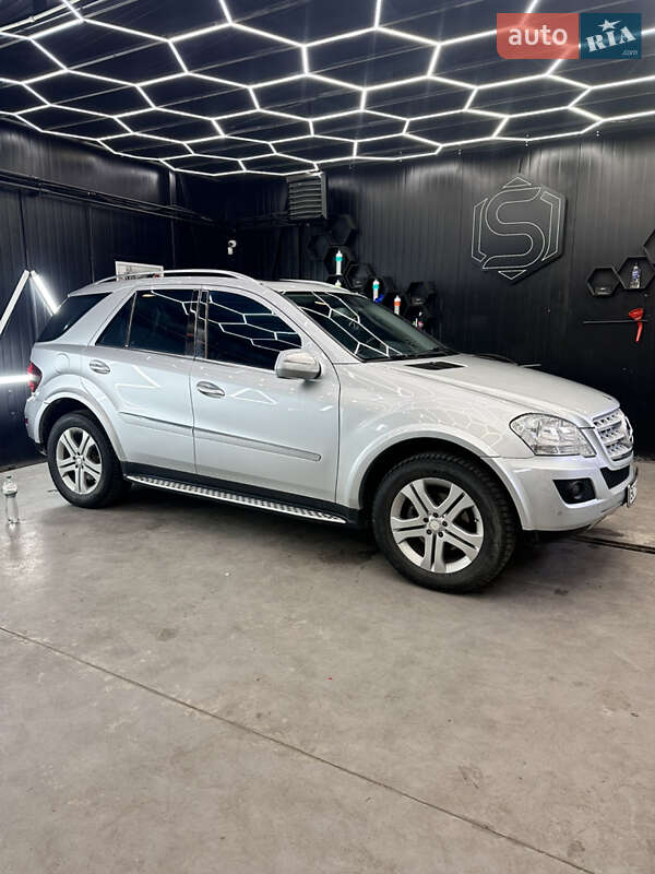 Внедорожник / Кроссовер Mercedes-Benz M-Class 2009 в Львове