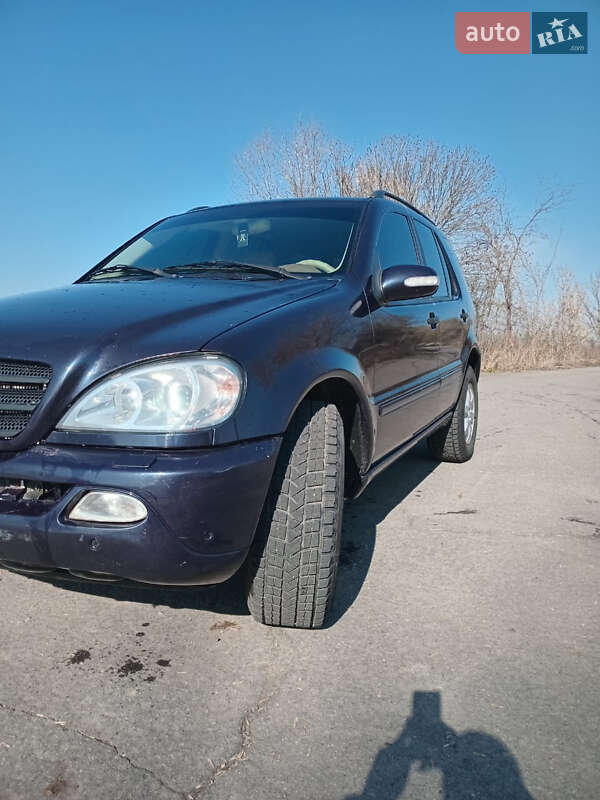 Внедорожник / Кроссовер Mercedes-Benz M-Class 2002 в Гнивани