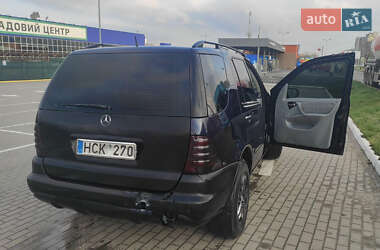Позашляховик / Кросовер Mercedes-Benz M-Class 2004 в 