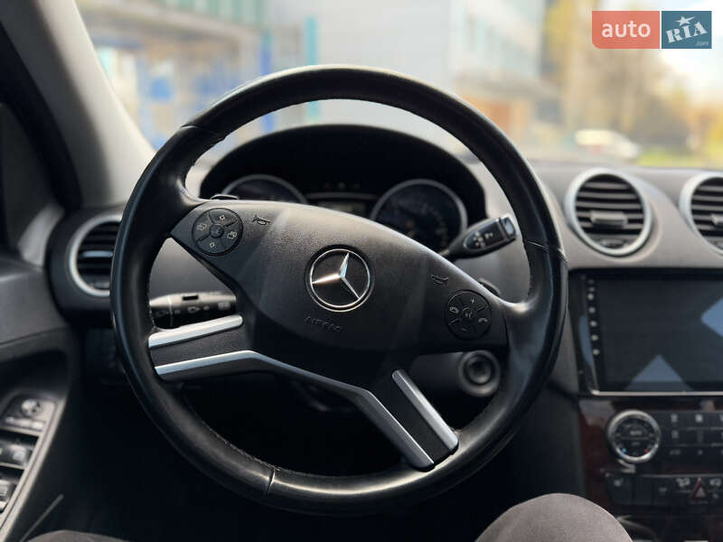 Позашляховик / Кросовер Mercedes-Benz M-Class 2011 в Дніпрі