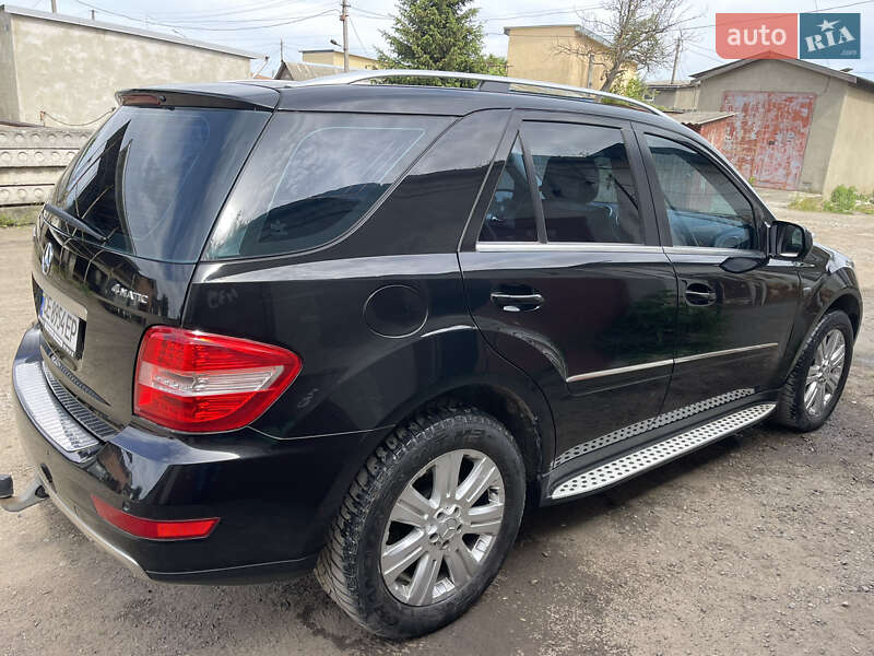 Внедорожник / Кроссовер Mercedes-Benz M-Class 2010 в Черновцах