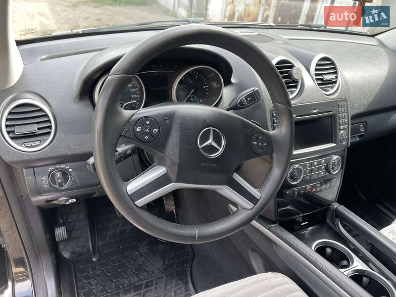 Внедорожник / Кроссовер Mercedes-Benz M-Class 2010 в Черновцах