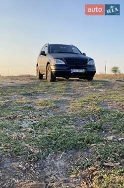 Внедорожник / Кроссовер Mercedes-Benz M-Class 2001 в 