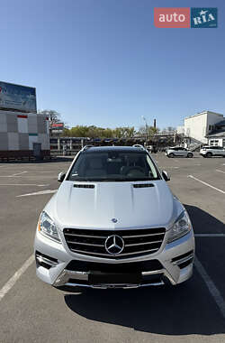 Позашляховик / Кросовер Mercedes-Benz M-Class 2013 в 