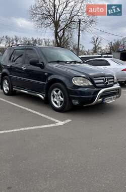 Внедорожник / Кроссовер Mercedes-Benz M-Class 1999 в 