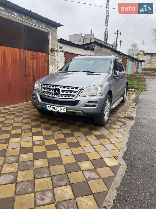 Mercedes-Benz M-Class 2011