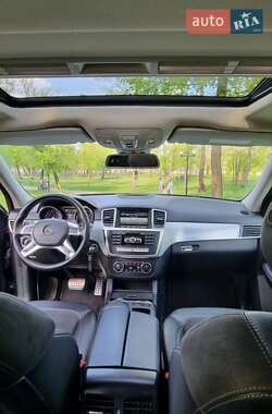 Внедорожник / Кроссовер Mercedes-Benz M-Class 2013 в 