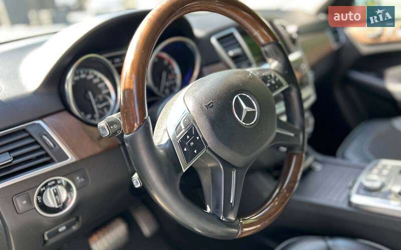 Позашляховик / Кросовер Mercedes-Benz M-Class 2012 в Чернівцях