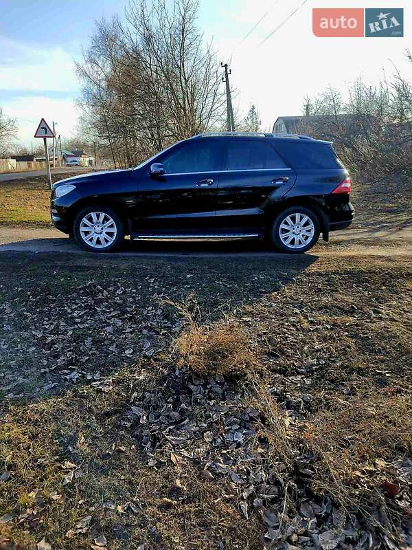 Внедорожник / Кроссовер Mercedes-Benz M-Class 2011 в Сахновщине