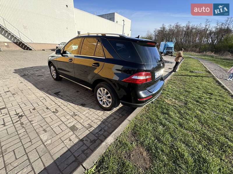 Позашляховик / Кросовер Mercedes-Benz M-Class 2014 в Львові