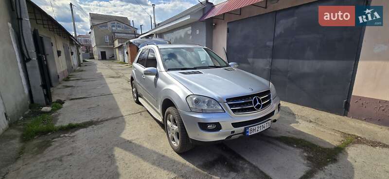 Позашляховик / Кросовер Mercedes-Benz M-Class 2007 в 