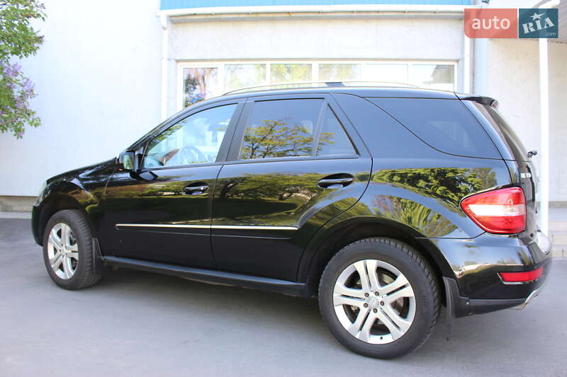 Позашляховик / Кросовер Mercedes-Benz M-Class 2010 в Києві