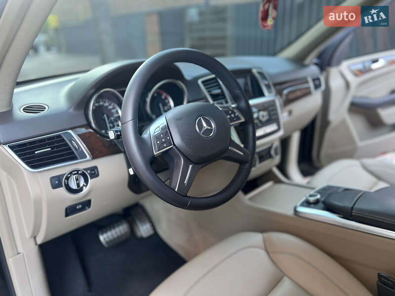 Внедорожник / Кроссовер Mercedes-Benz M-Class 2012 в Киеве