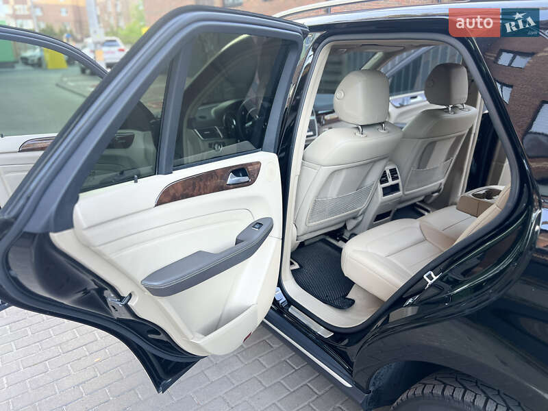 Внедорожник / Кроссовер Mercedes-Benz M-Class 2012 в Киеве