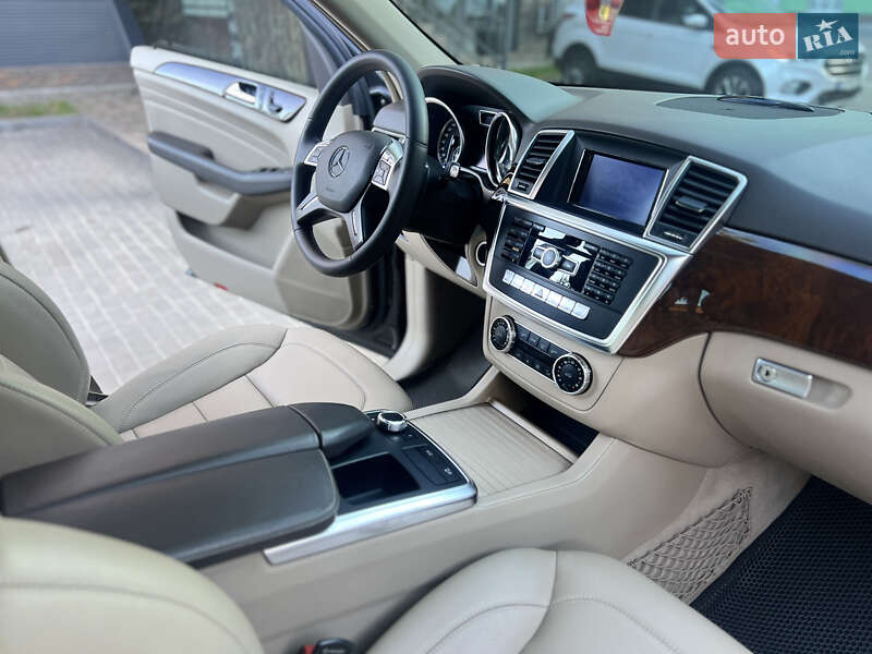 Внедорожник / Кроссовер Mercedes-Benz M-Class 2012 в Киеве