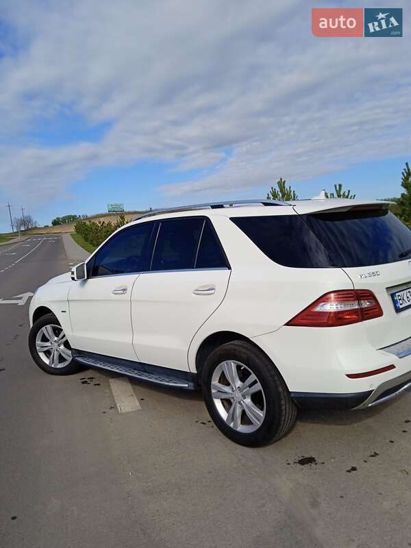 Позашляховик / Кросовер Mercedes-Benz M-Class 2011 в Рівному