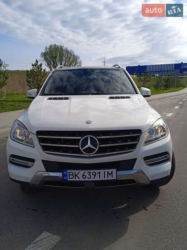 Позашляховик / Кросовер Mercedes-Benz M-Class 2011 в Рівному