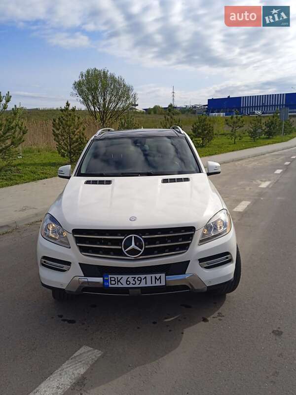 Позашляховик / Кросовер Mercedes-Benz M-Class 2011 в Рівному