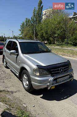 Внедорожник / Кроссовер Mercedes-Benz M-Class 2001 в Запорожье