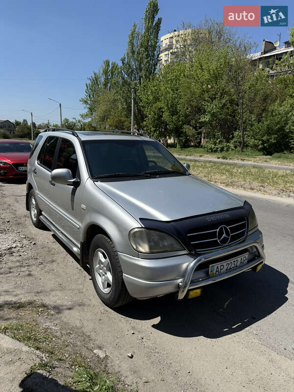 Mercedes-Benz M-Class 2001