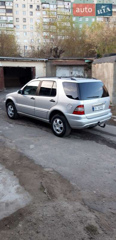 Внедорожник / Кроссовер Mercedes-Benz M-Class 2004 в Черновцах