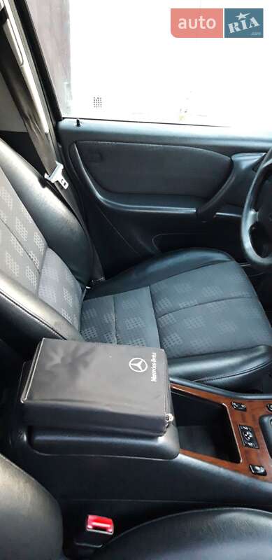 Внедорожник / Кроссовер Mercedes-Benz M-Class 2004 в Черновцах