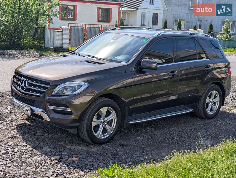 Позашляховик / Кросовер Mercedes-Benz M-Class 2013 в Сваляві