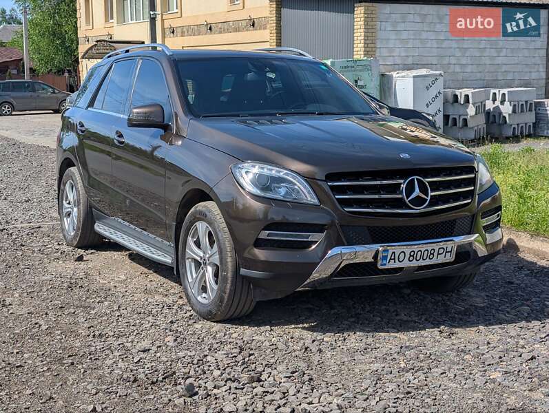 Позашляховик / Кросовер Mercedes-Benz M-Class 2013 в Сваляві