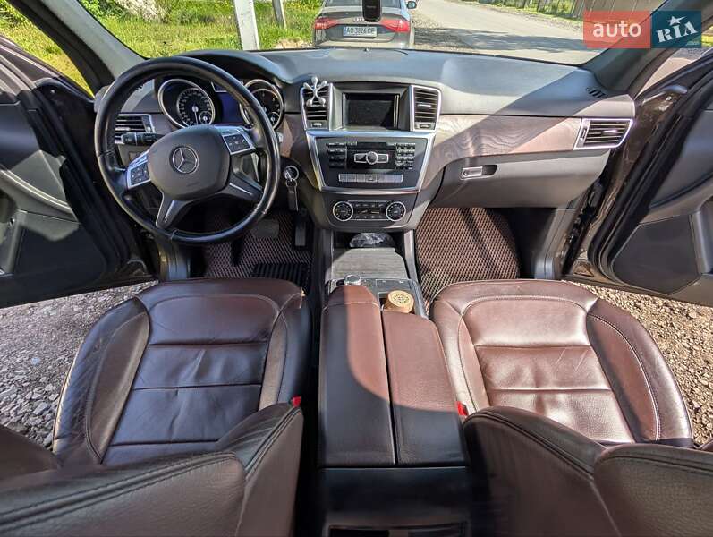 Позашляховик / Кросовер Mercedes-Benz M-Class 2013 в Сваляві