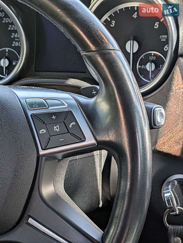 Позашляховик / Кросовер Mercedes-Benz M-Class 2013 в Сваляві