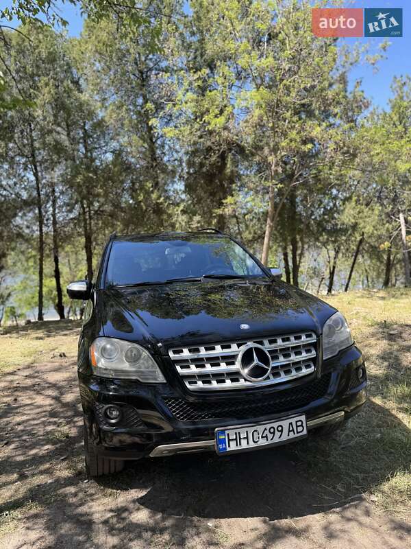 Позашляховик / Кросовер Mercedes-Benz M-Class 2008 в 