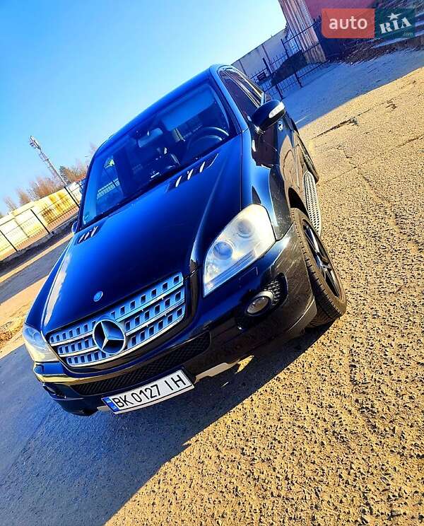 Внедорожник / Кроссовер Mercedes-Benz M-Class 2006 в 