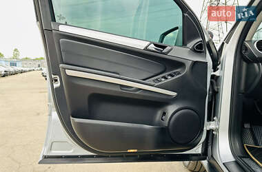 Позашляховик / Кросовер Mercedes-Benz M-Class 2011 в 