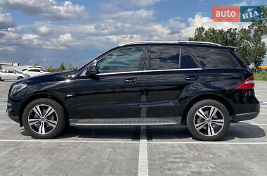 Позашляховик / Кросовер Mercedes-Benz M-Class 2011 в 