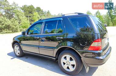 Позашляховик / Кросовер Mercedes-Benz M-Class 2004 в 