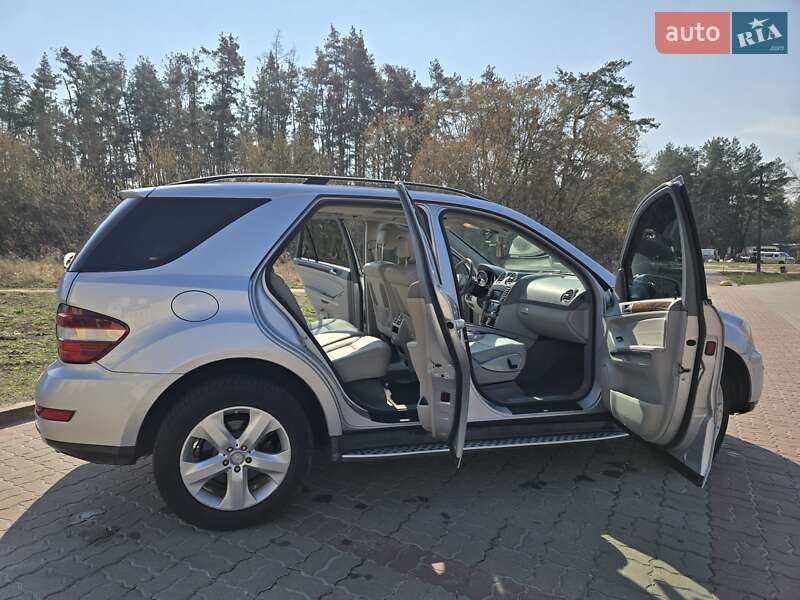 Позашляховик / Кросовер Mercedes-Benz M-Class 2010 в Обухові