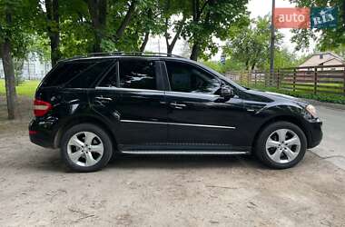 Внедорожник / Кроссовер Mercedes-Benz M-Class 2011 в 