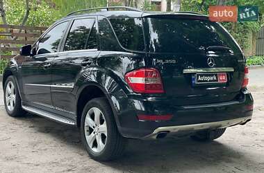 Внедорожник / Кроссовер Mercedes-Benz M-Class 2011 в 