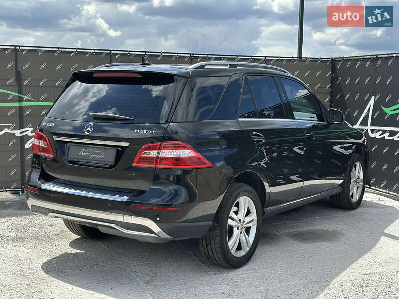Внедорожник / Кроссовер Mercedes-Benz M-Class 2012 в Киеве