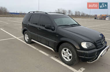 Позашляховик / Кросовер Mercedes-Benz M-Class 2001 в 